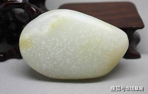 和田玉中的雪花玉是否具有高价值，探讨其在玉石市场的地位