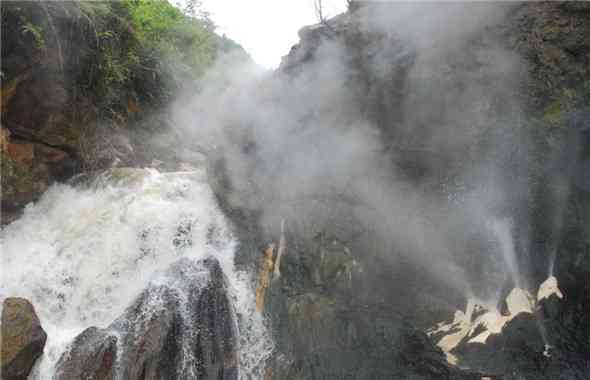 云南腾冲大滚锅景区介绍：历、传说与美食体验