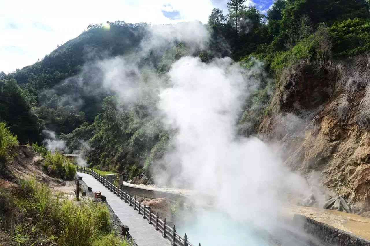 云南腾冲大滚锅景区介绍：历、传说与美食体验