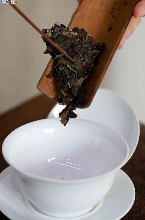 云南普洱茶制作的白茶特色：口感、古树茶与普洱茶功效对比研究