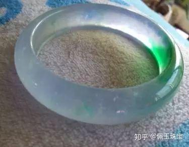 优质糯种蓝水翡翠手镯价格实惠，纯天然批发报价