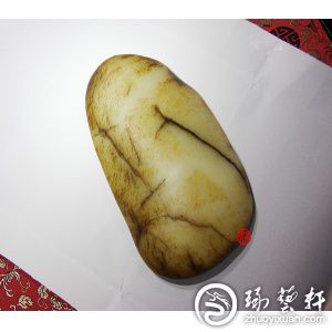 探究和田玉秋梨皮的独特魅力：颜色、皮质与了解