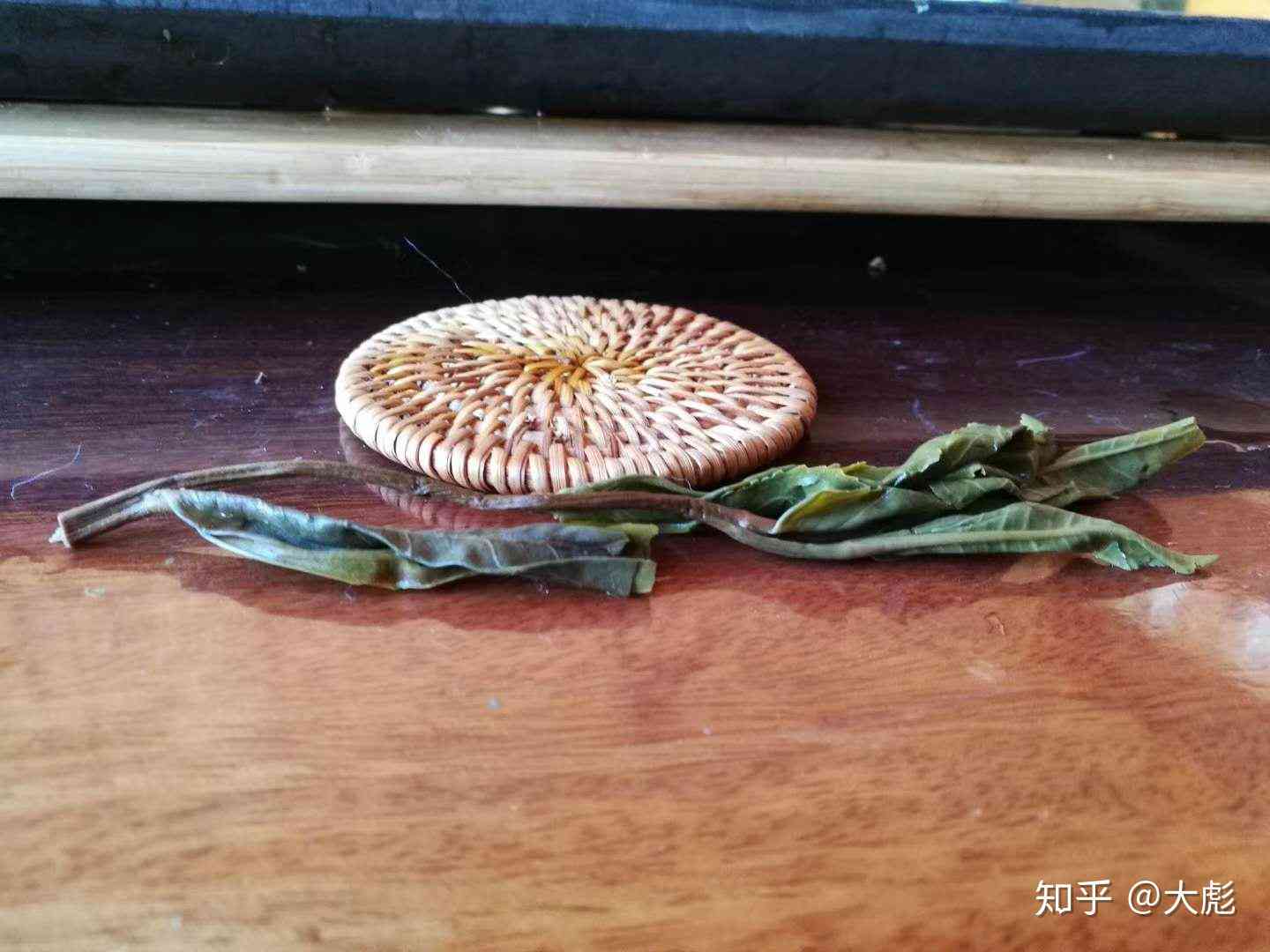 从零开始：教你如何用普洱茶和橄榄制作独特手串，一探手工艺术的魅力