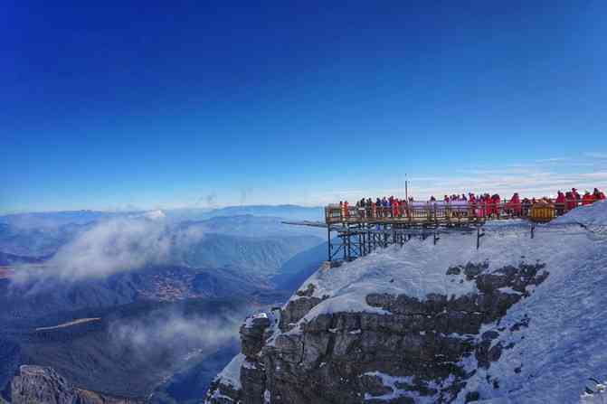 云南丽江：探索玉龙雪山之旅的必备攻略与票价信息