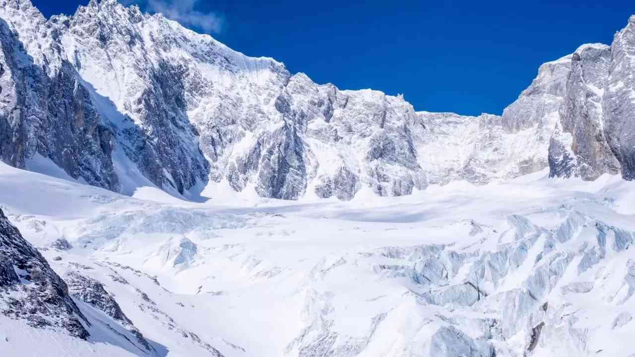 云南丽江：探索玉龙雪山之旅的必备攻略与票价信息