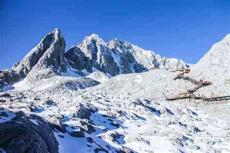 '云南丽江玉龙雪山海拔高度：多少米？'