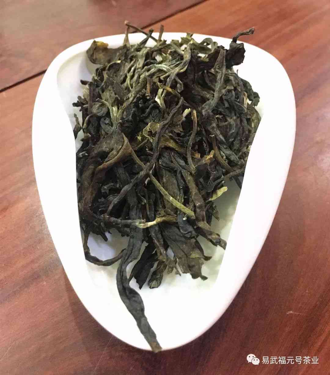 春海易武弯普洱茶特点