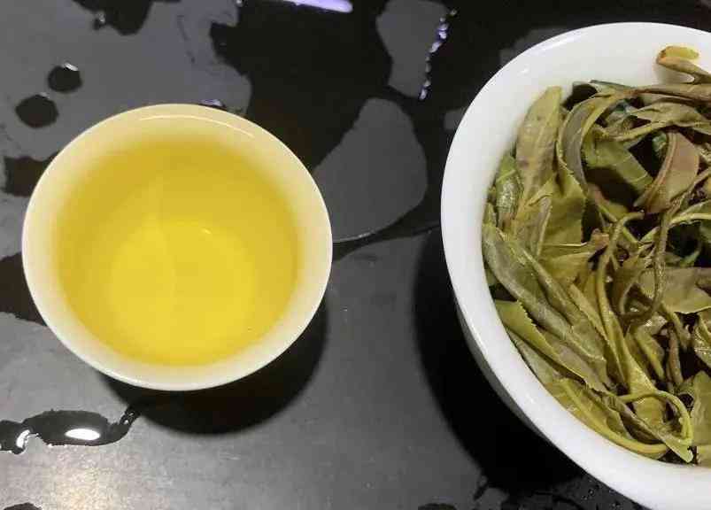 体验龙珠普洱茶的独特口感，仿佛置身绿茶世界