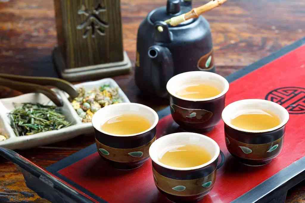 秋饮茶指南：为什么多喝熟普洱茶？它的好处、适用人群和泡法详解