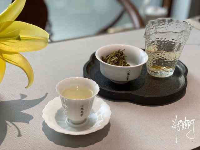 老白茶是不是普洱茶的一种茶：探究其独特身份与特性