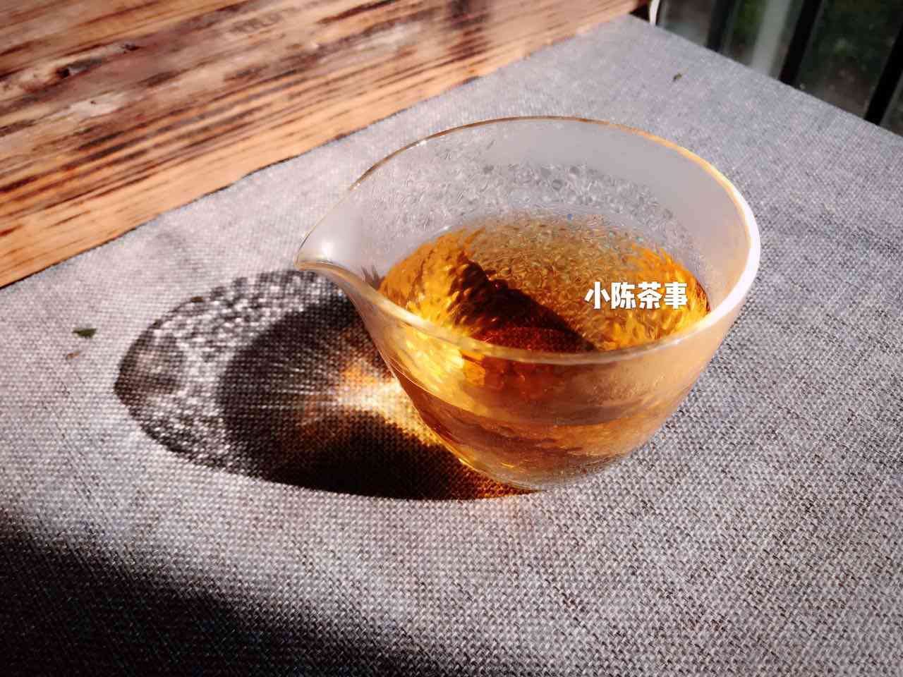 普洱茶是红茶还是绿茶？一篇文章全面解答普洱茶的分类与特点。