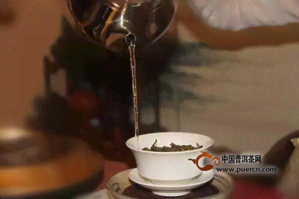 普洱茶的泡法：使用开水还是其他度的水？