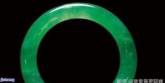 10斤重玻璃种帝王绿值多少钱：了解其价格、重量及手镯价值