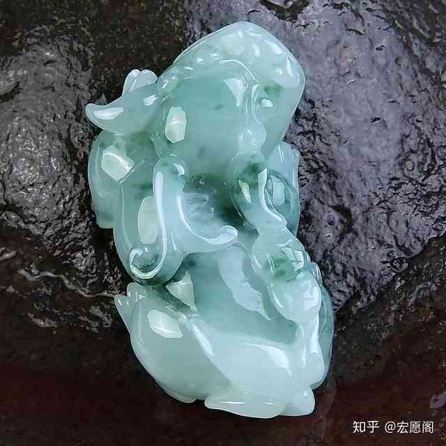 探索风水摆件：翡翠与和田玉的辟邪功效比较