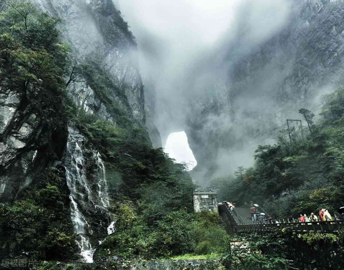 福建武夷山河流中的神秘宝藏：翡翠产地揭秘