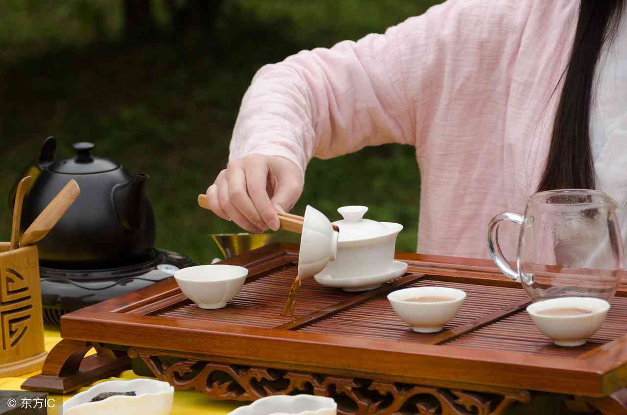 泡普洱茶：使用茶壶和碗的技巧与区别，让你泡出更好的茶