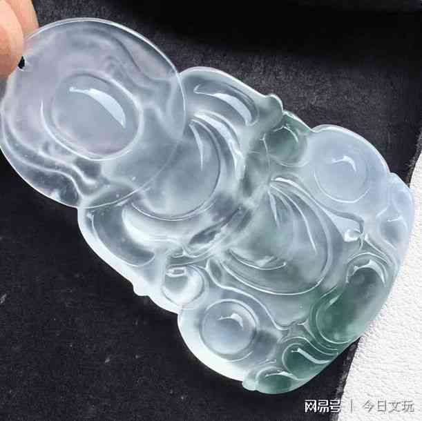 如何判断翡翠的水头？越带水头的翡翠品质越好吗？了解选购技巧与影响因素