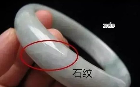 翡翠手镯纹路影响品质？探讨翡翠中的条纹现象