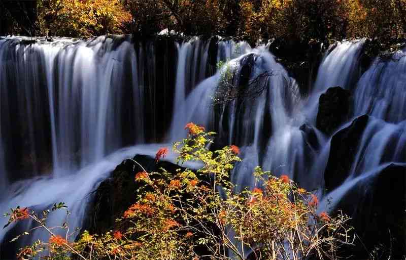 半山水蓝水