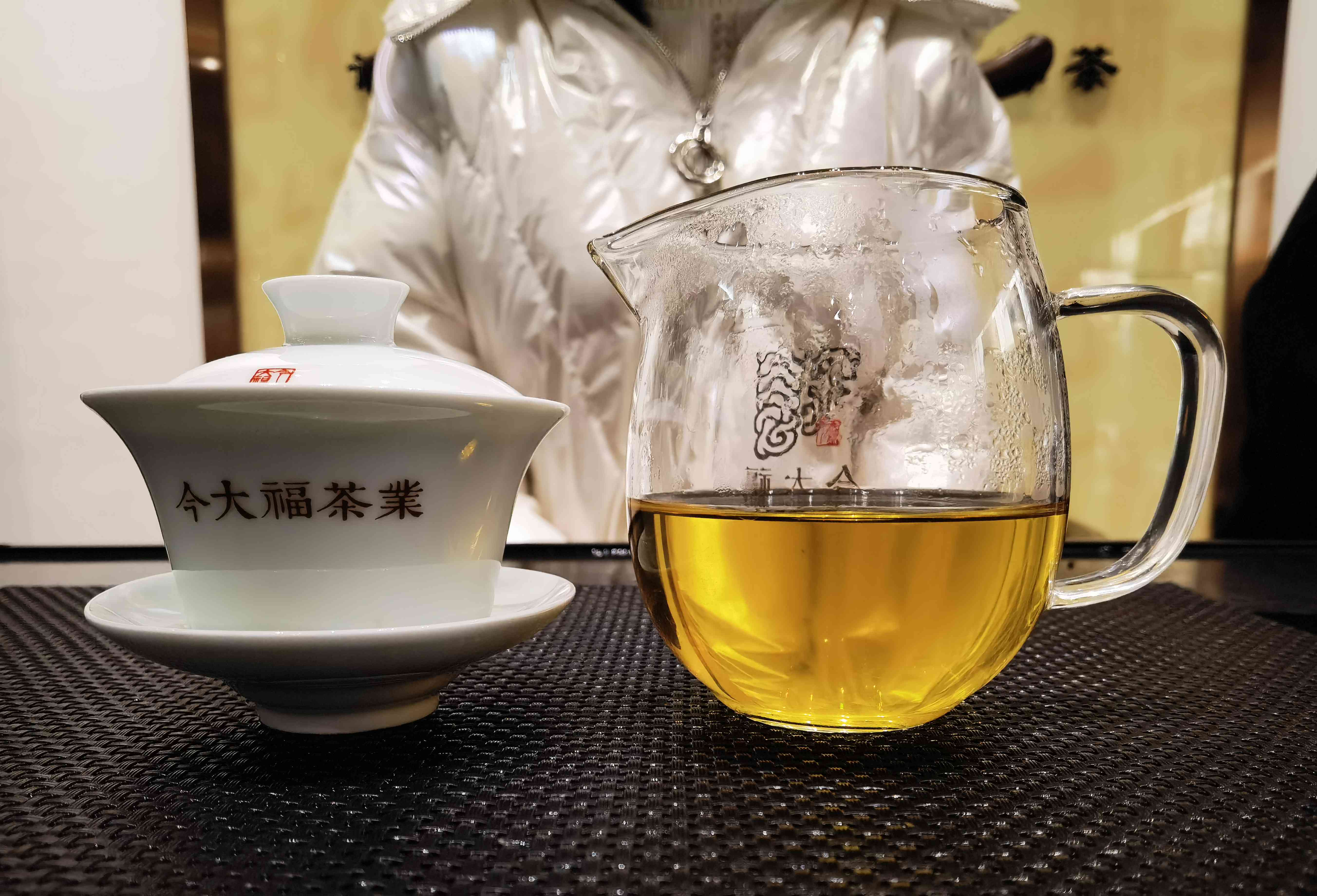 普洱茶喝了口干怎么回事：探讨普洱茶饮用后口干的原因与解决方法