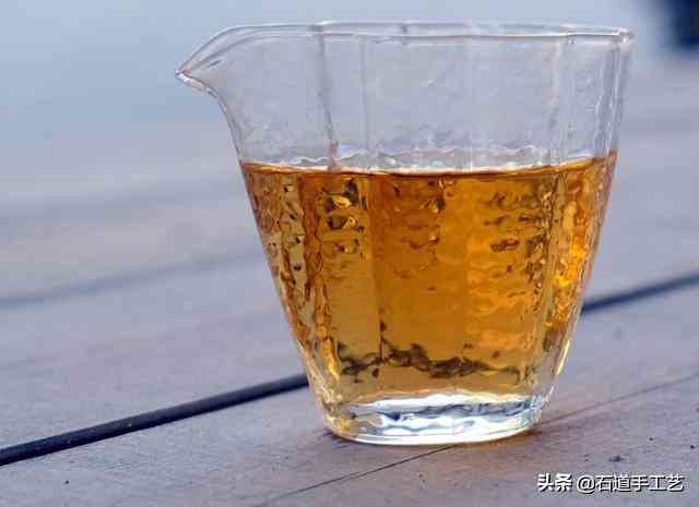 全面解析：普洱茶2012版茶饼的颜色种类及其特点