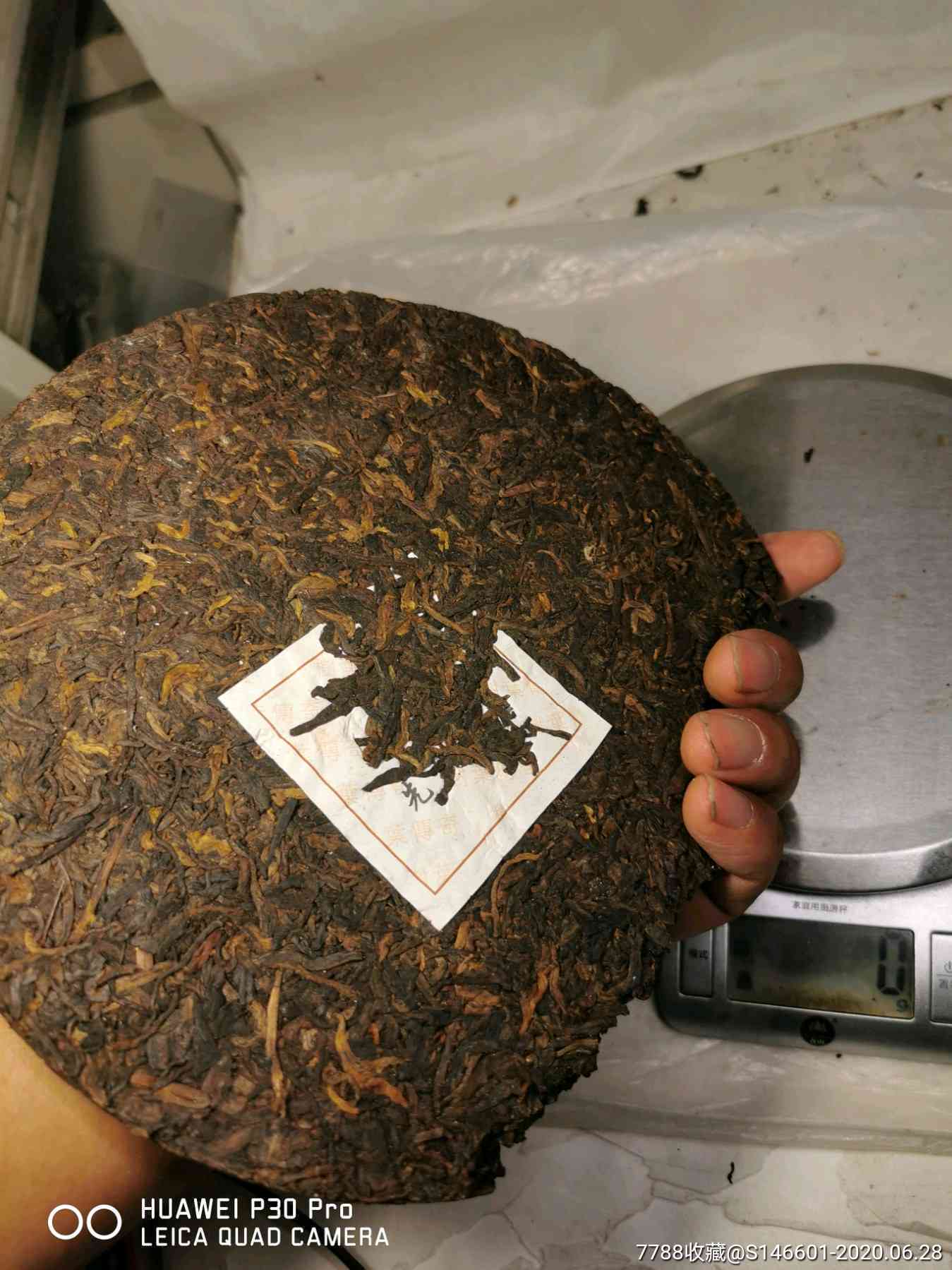 2012年产地直销的优质普洱茶饼，每块375克，批发价格优中