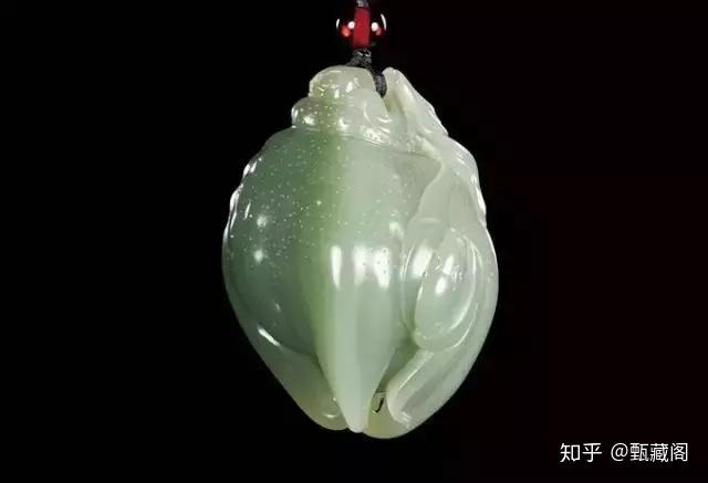 探索和田玉的魅力：新疆青玉的价值与帝王风范