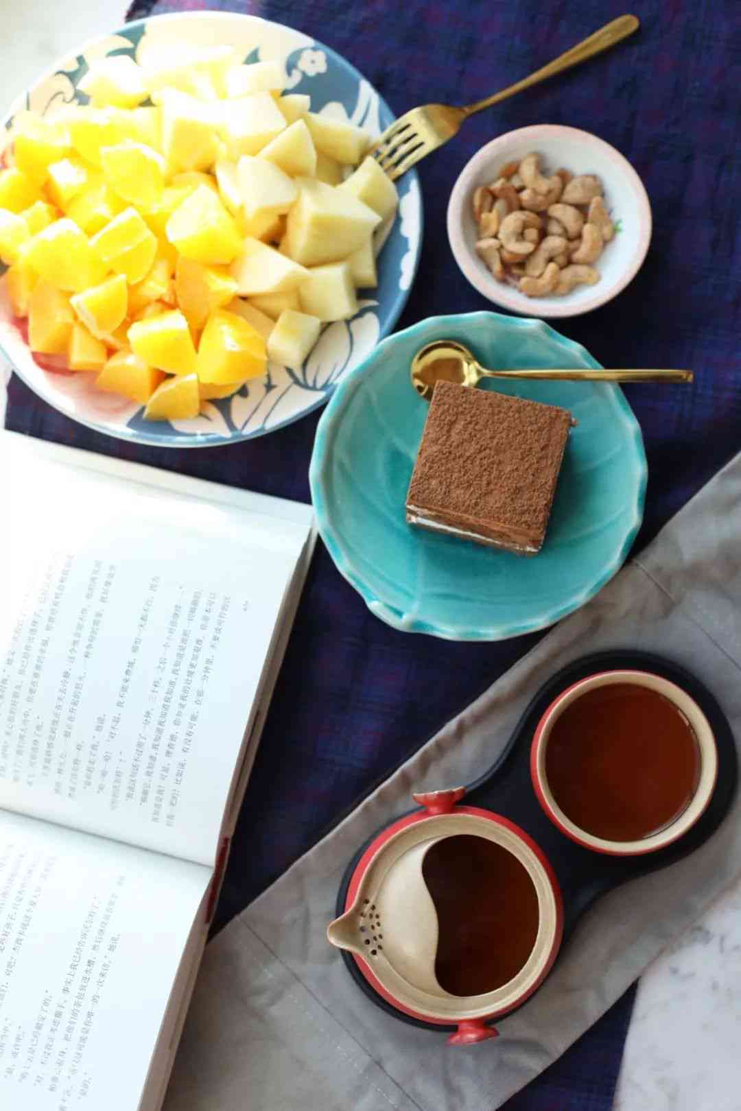 从头开始：全面指南教你制作普洱茶与水果茶，包括选材、冲泡和口味调制