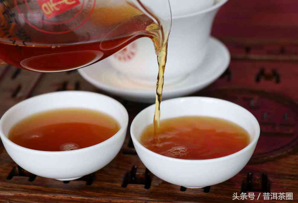 普洱生茶颜色发黑是什么茶：原因、类别以及是否好茶？