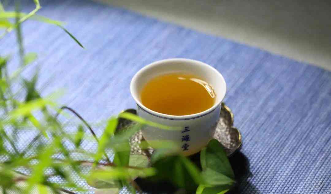 八马10年普洱茶饼多少钱？了解2017年及年份普洱生茶、熟茶价格和收藏价值