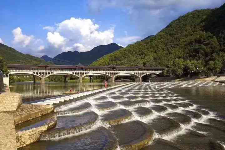 云南普洱冷水河茶乡之旅：探寻冷水河的美丽与传说