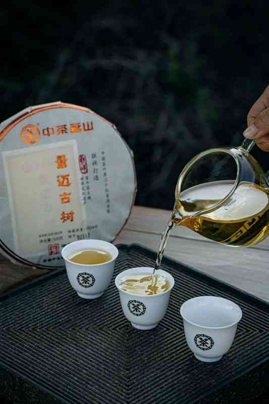 '景迈古树普洱茶生茶口感特点：云南古树普洱茶熟茶与生茶的区别'