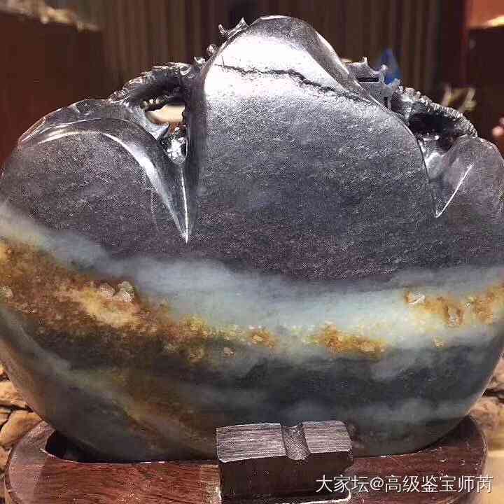 和田玉青花籽料摆件价格：一般档次，是否昂贵？