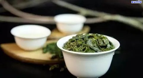 如何选择适合长辈的茶叶礼物：铁观音还是普洱？