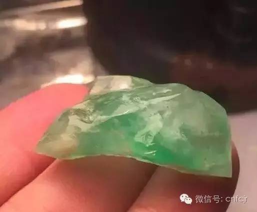 翡翠宝石热敷的多重功效：提升健康与美丽的终极武器