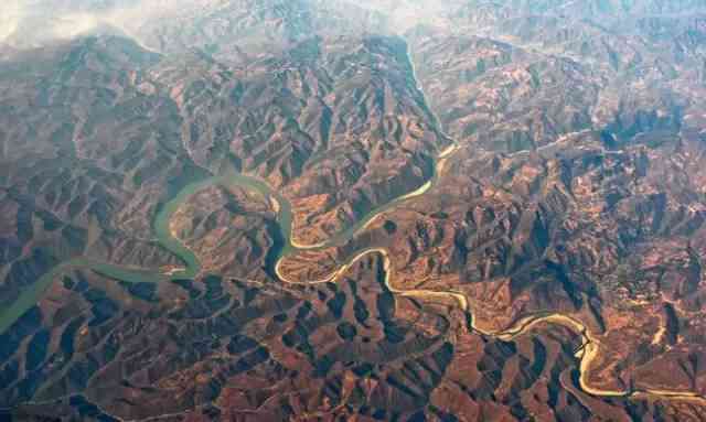 陕西地区玉石种类及特点：探索秦岭山脉的宝石世界