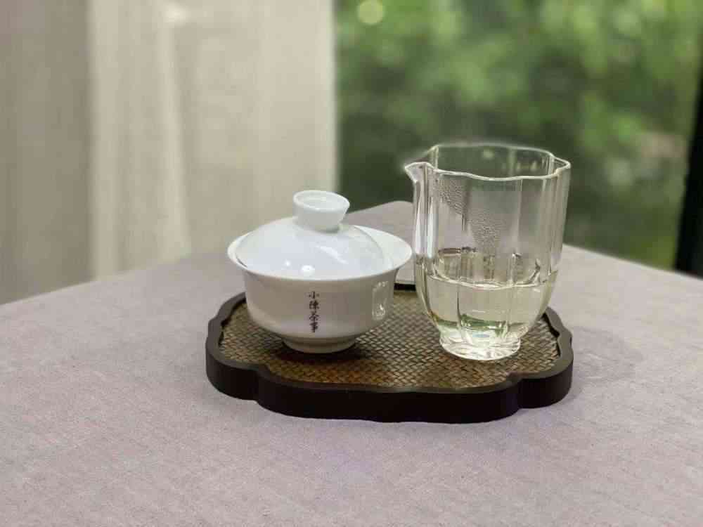 普洱茶泡法：用碗还是茶壶更佳？