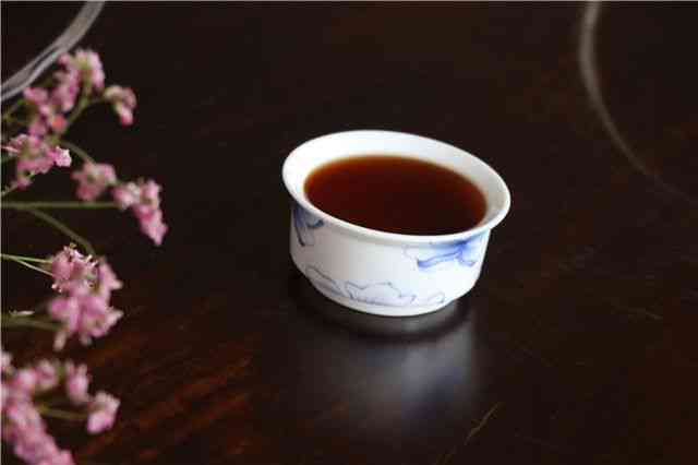 一天喝两杯普洱茶好吗：女性的饮用量与注意事项