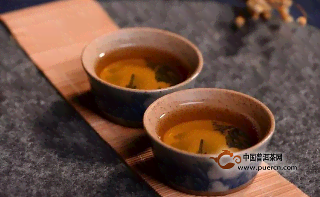 探究普洱茶水颜色的奥秘：生茶、熟茶与茶成分对比分析