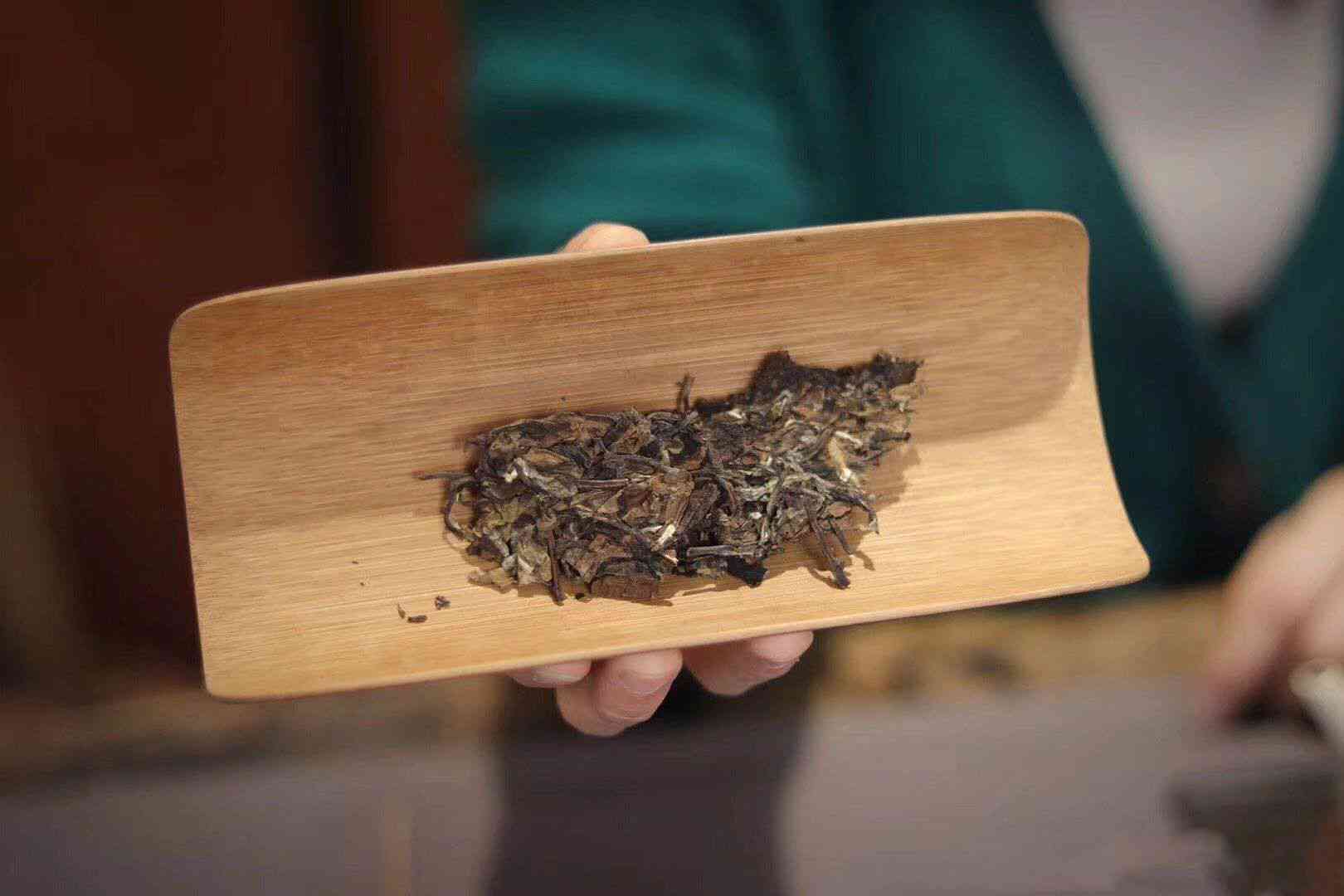 送茶叶送绿茶还是普洱茶好呢