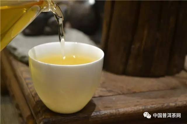 普洱茶与酒精饮料的相互作用：喝了普洱茶后能喝酒吗？