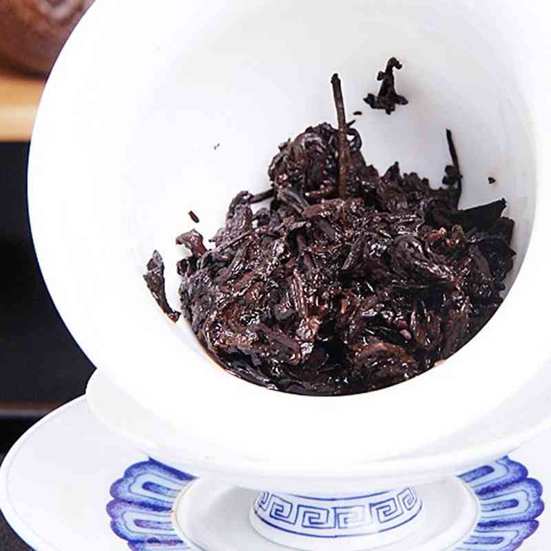 普洱茶虎年大吉熟茶100g:口感醇厚、品质上乘，适合送礼或自饮的新年好茶