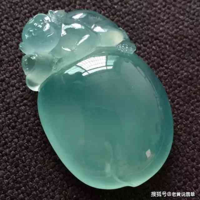 路旁土命的人适合戴什么类型的饰品？翡翠是否是更佳选择？