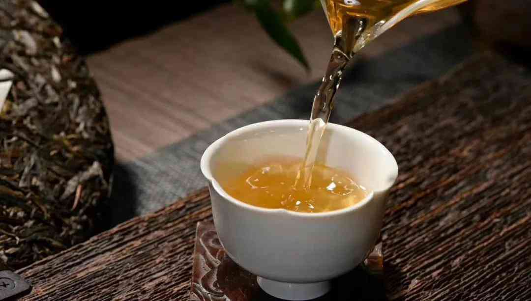 普洱茶能像绿茶一样冲泡吗：探讨普洱茶与绿茶的冲泡方式差异