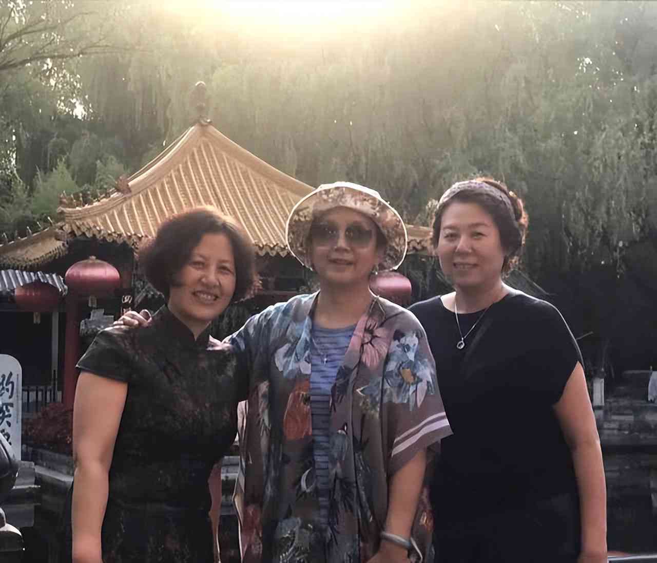 如何同时佩戴两只玉镯：细节与技巧全解析