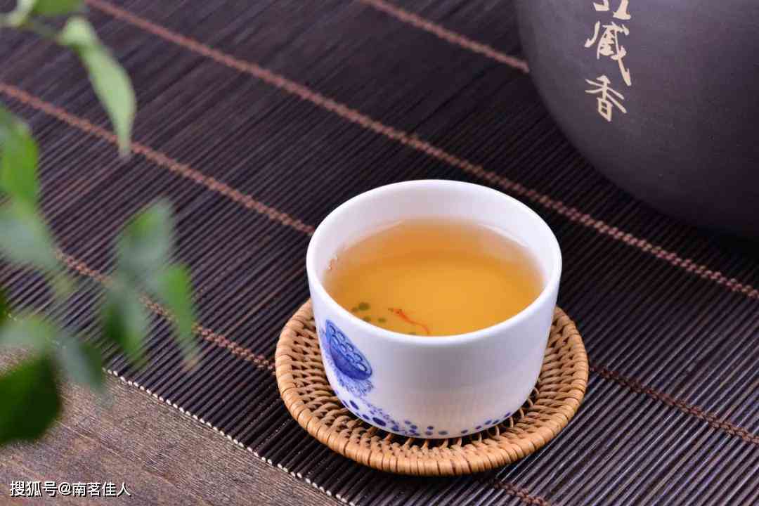 探索普洱茶易武茶区的特色山头：麻黑、曼松与布朗寨子的茶叶魅力