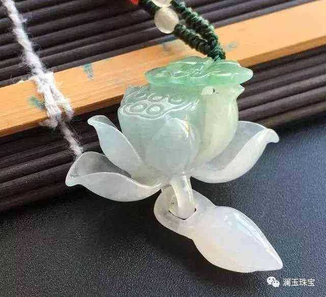 翡翠并蒂莲的寓意和象征