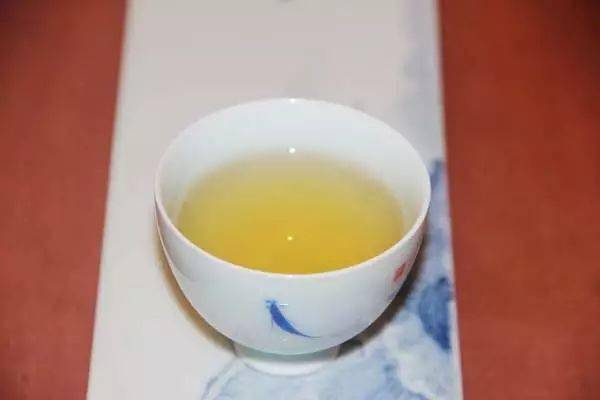 普洱茶的搭配指南：如何选择和搭配配料以提升口感