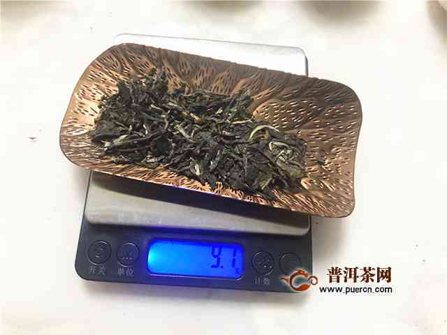 '布朗山普洱熟茶饼价格：2019-2020年357克口感体验，揭示普洱茶市场现状'