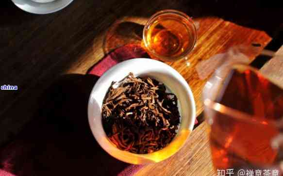 普洱茶的纯料与配料之争：探讨哪种更佳